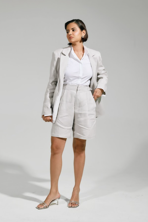 BERMUDA COM FIVELA LATERAL