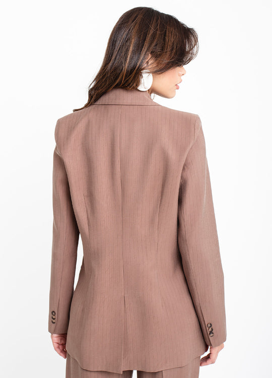 BLAZER ACINTURADO RISCA MARROM