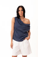 BLUSA DECOTE ASSIMÉTRICO MARINHO