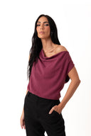 BLUSA DECOTE ASSIMÉTRICO VINHO