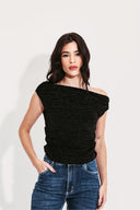 BLUSA DECOTE ASSIMÉTRICO VELUDO