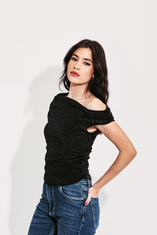 BLUSA DECOTE ASSIMÉTRICO VELUDO