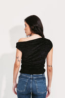 BLUSA DECOTE ASSIMÉTRICO VELUDO