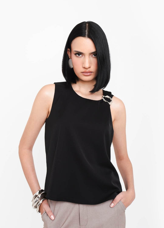 BLUSA FIVELA OMBRO PRETA
