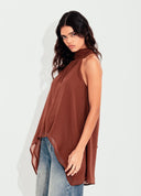 BLUSA GOLA ALTA ASSIMÉTRICA