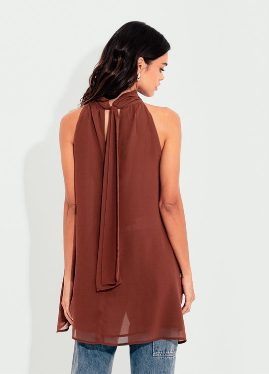 BLUSA GOLA ALTA ASSIMÉTRICA