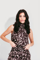 BLUSA GOLA ALTA ESTAMPADA