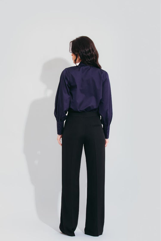 CALÇA COM VINCO FRONTAL
