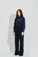 CALÇA COM VINCO FRONTAL