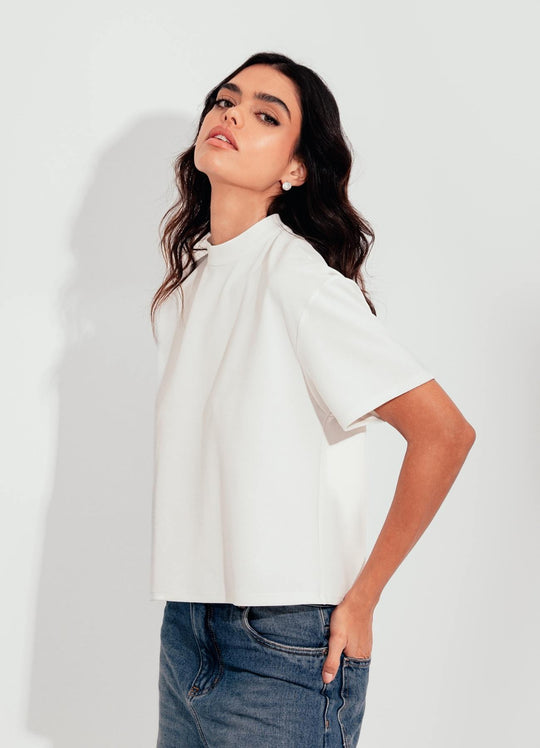 T-SHIRT COM GOLA OFF