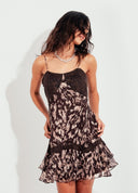 VESTIDO COM RENDA E BABADOS ESTAMPADO