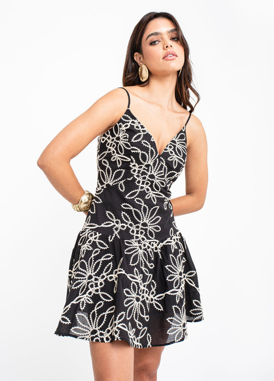 VESTIDO CURTO BORDADO